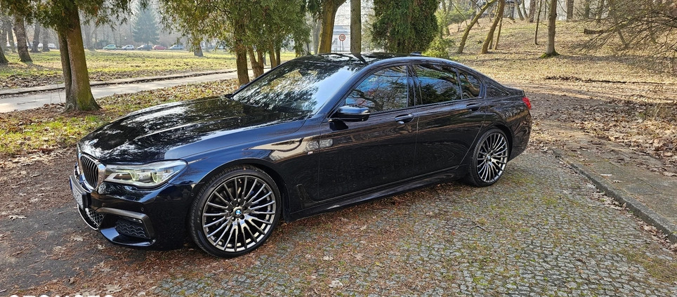 BMW Seria 7 cena 165000 przebieg: 260000, rok produkcji 2016 z Legionowo małe 497